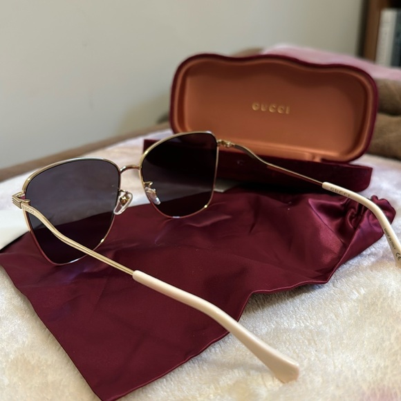 Women’s GUCCI Sunglasses - Authentic Gold Wave Butterfly - Picture 6 of 7